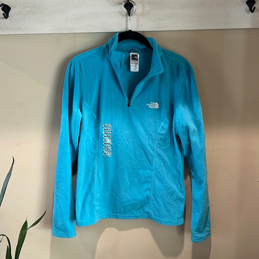 Never worn The North Face fleece pullover